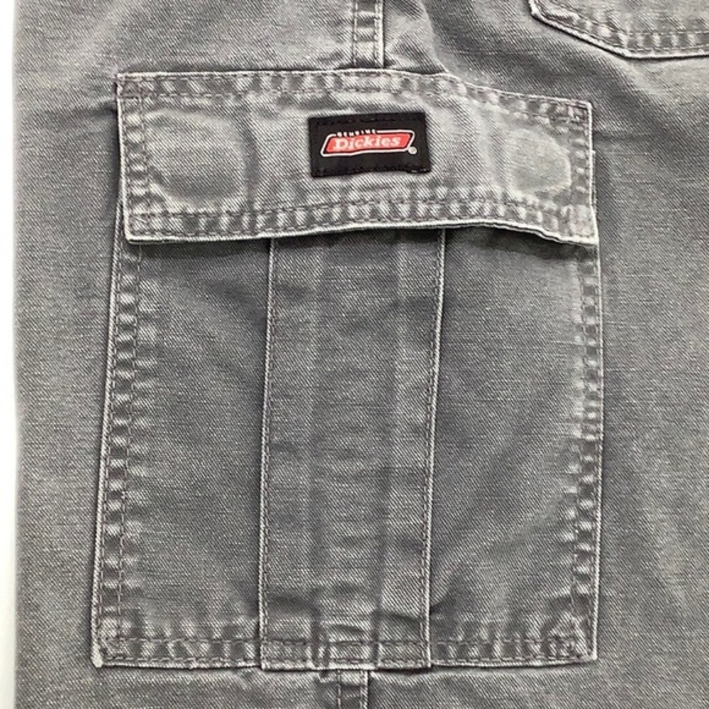 Dickes gray jean cargo shorts relaxed fit size 38 EUC - Picture 10 of 16